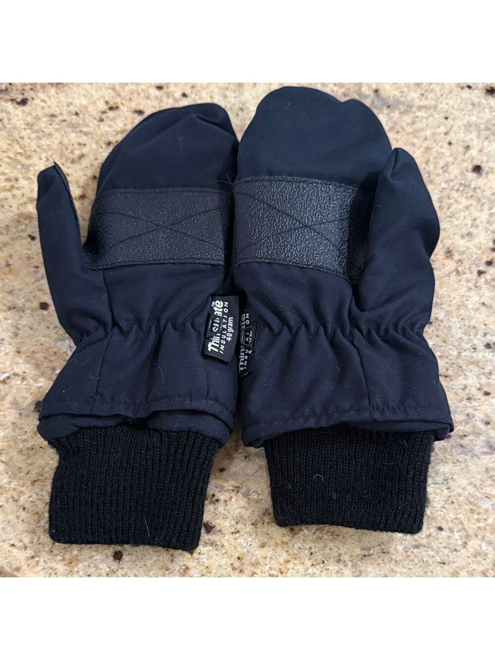Thinsulate Insulation 40 gram youth black snow ski mittens